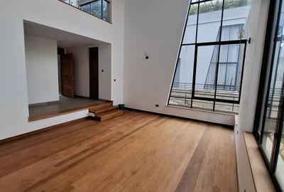 5 Bed Townhouse with En Suite in Lavington - 3