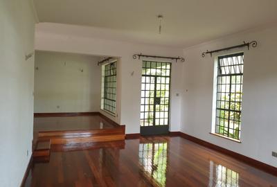 4 Bed Townhouse with En Suite in Spring Valley - 3