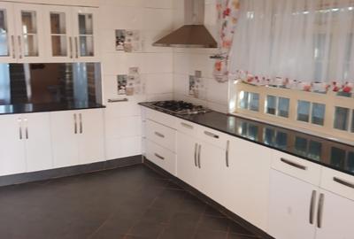 4 Bed Townhouse with En Suite in Kitengela - 2