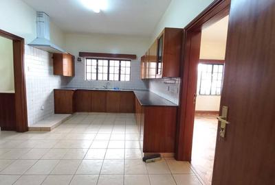 4 Bed Townhouse with En Suite in Spring Valley - 2