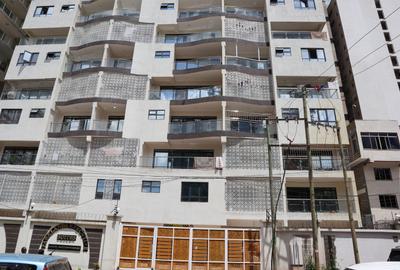 5 Bed Apartment with En Suite at 3Rd Parklands