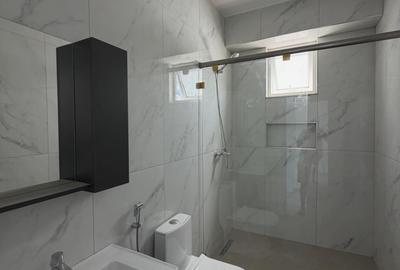 Serviced 2 Bed Apartment with En Suite at Links Road - 4