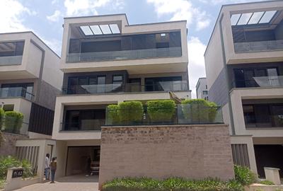 5 Bed Townhouse with En Suite in Lavington