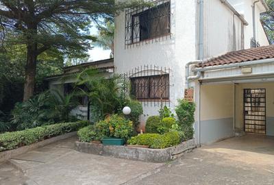 4 Bed Apartment with En Suite in Kilimani