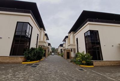 5 Bed Townhouse with En Suite in Lavington