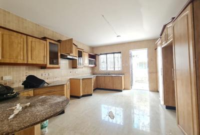 4 Bed Townhouse with En Suite at Brookside Drive
