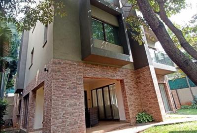 5 Bed House with En Suite in Lavington