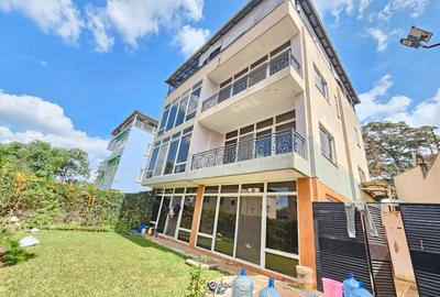 5 Bed Townhouse with En Suite in Lavington