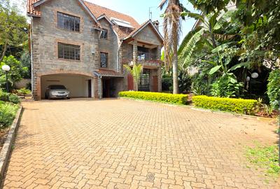 5 Bed Townhouse with En Suite at Lavington Green - 3