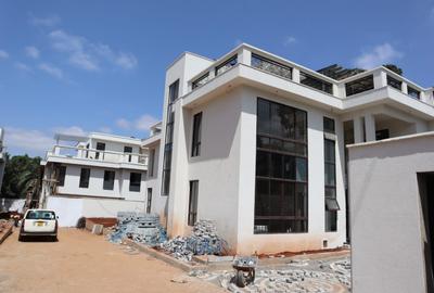 5 Bed Villa with En Suite at Kyuna Road - 3