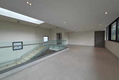 5 Bed Villa with En Suite in Westlands Area - 4