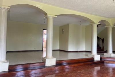 5 Bed Townhouse with En Suite in Spring Valley - 2