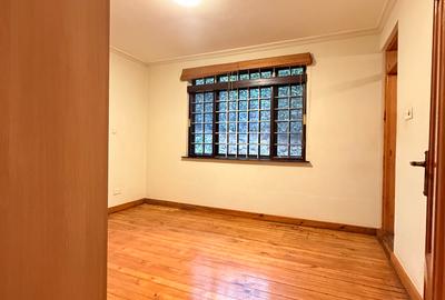 7 Bed House with En Suite in Runda - 3