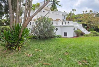 5 Bed House with En Suite in Nyari