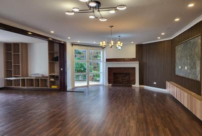 6 Bed House with En Suite in Runda - 2