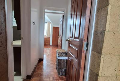 Furnished 1 Bed Apartment with Swimming Pool in Kilimani - 4