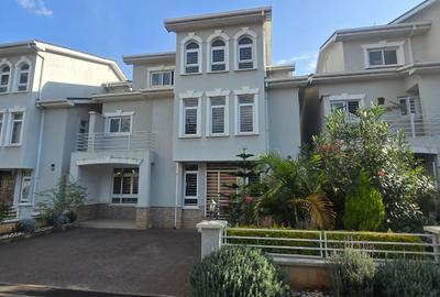 5 Bed Townhouse with En Suite at Lavington Road - 2