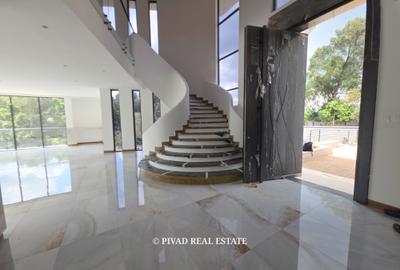5 Bed House with Garden in Nyari - 3