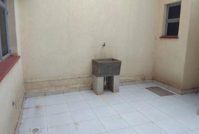 5 Bed Townhouse with En Suite in Lavington - 2