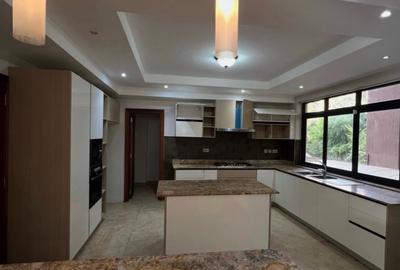 4 Bed Apartment with En Suite at Riverside Drive
