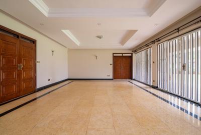 5 Bed House with En Suite in Runda - 3