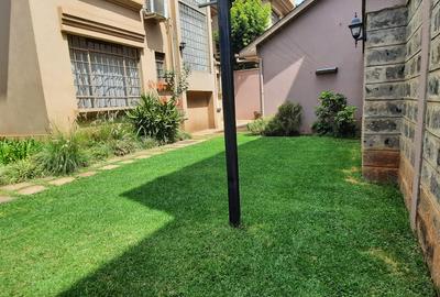 5 Bed Townhouse with En Suite in Lavington - 2