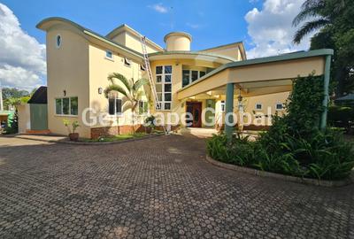 5 Bed House with En Suite in Runda