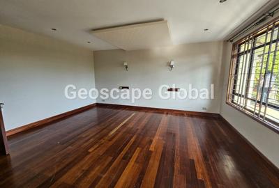 5 Bed House with En Suite in Runda
