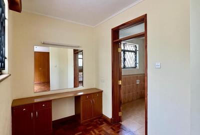 5 Bed Townhouse with En Suite in Lavington