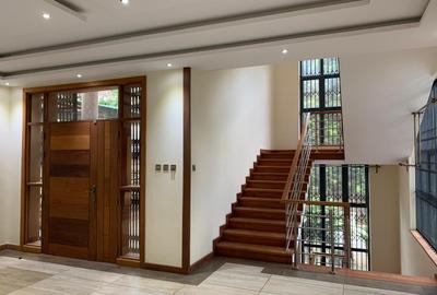 7 Bed House with En Suite in Nyari - 4