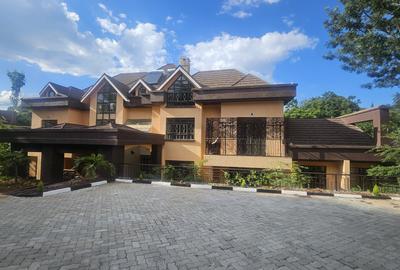 8 Bed House with En Suite in Nyari