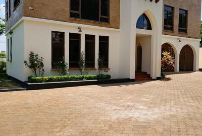 4 Bed House with En Suite at Runda