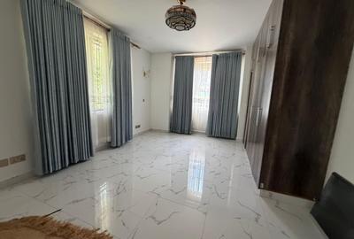 5 Bed Townhouse with En Suite in Karen - 3