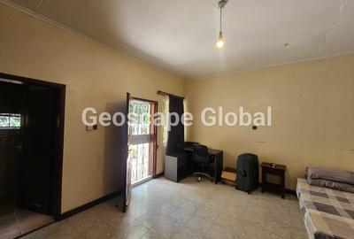 5 Bed Townhouse with En Suite in Spring Valley