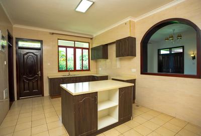 5 Bed Townhouse with En Suite at Karen