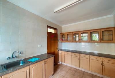 3 Bed Apartment with En Suite in General Mathenge