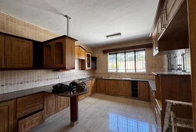 4 Bed Townhouse with En Suite in Brookside - 3