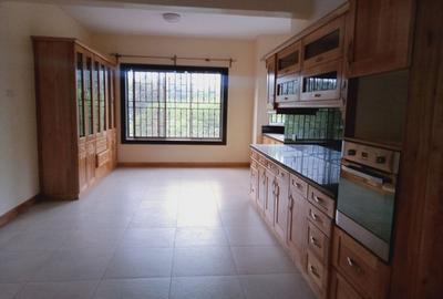 5 Bed Townhouse with En Suite at Westlands - 4