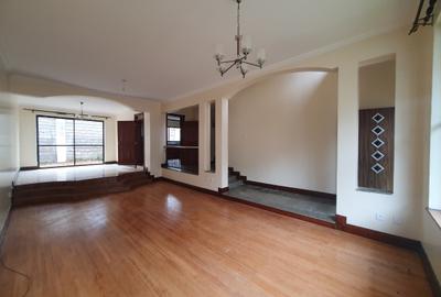 5 Bed House with En Suite at Grevillea Grove - 4