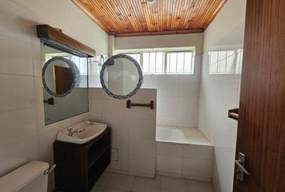 4 Bed House with En Suite in Spring Valley - 4