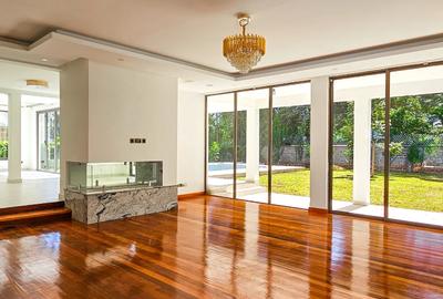 5 Bed Villa with En Suite at Karen Rd