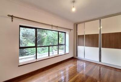 4 Bed Townhouse with En Suite at Lavington - 4