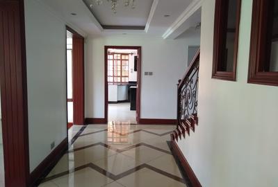 5 Bed Villa with En Suite in Runda - 4