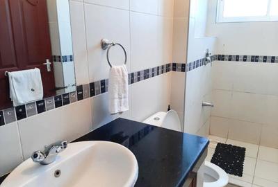 Serviced 2 Bed Apartment with En Suite at Links Road