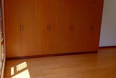 3 Bed Apartment with En Suite in Riverside