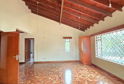 5 Bed Townhouse with En Suite at Convent Drive - 3