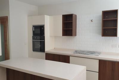 5 Bed Townhouse with En Suite at Lavington Green - 3