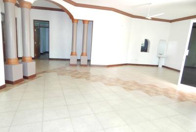 3 Bed Apartment with En Suite at Links Road - 2