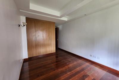 5 Bed Villa with En Suite in Lavington - 4