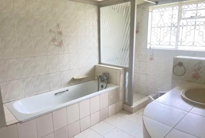 4 Bed House with En Suite in Spring Valley